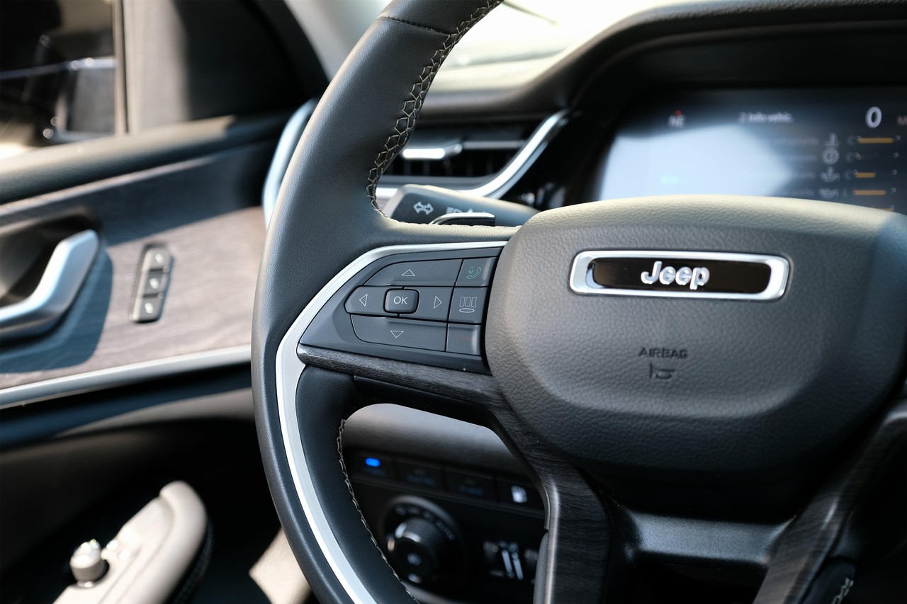 Jeep Grand Cherokee 4xe Vehicle Main Gallery Image 18