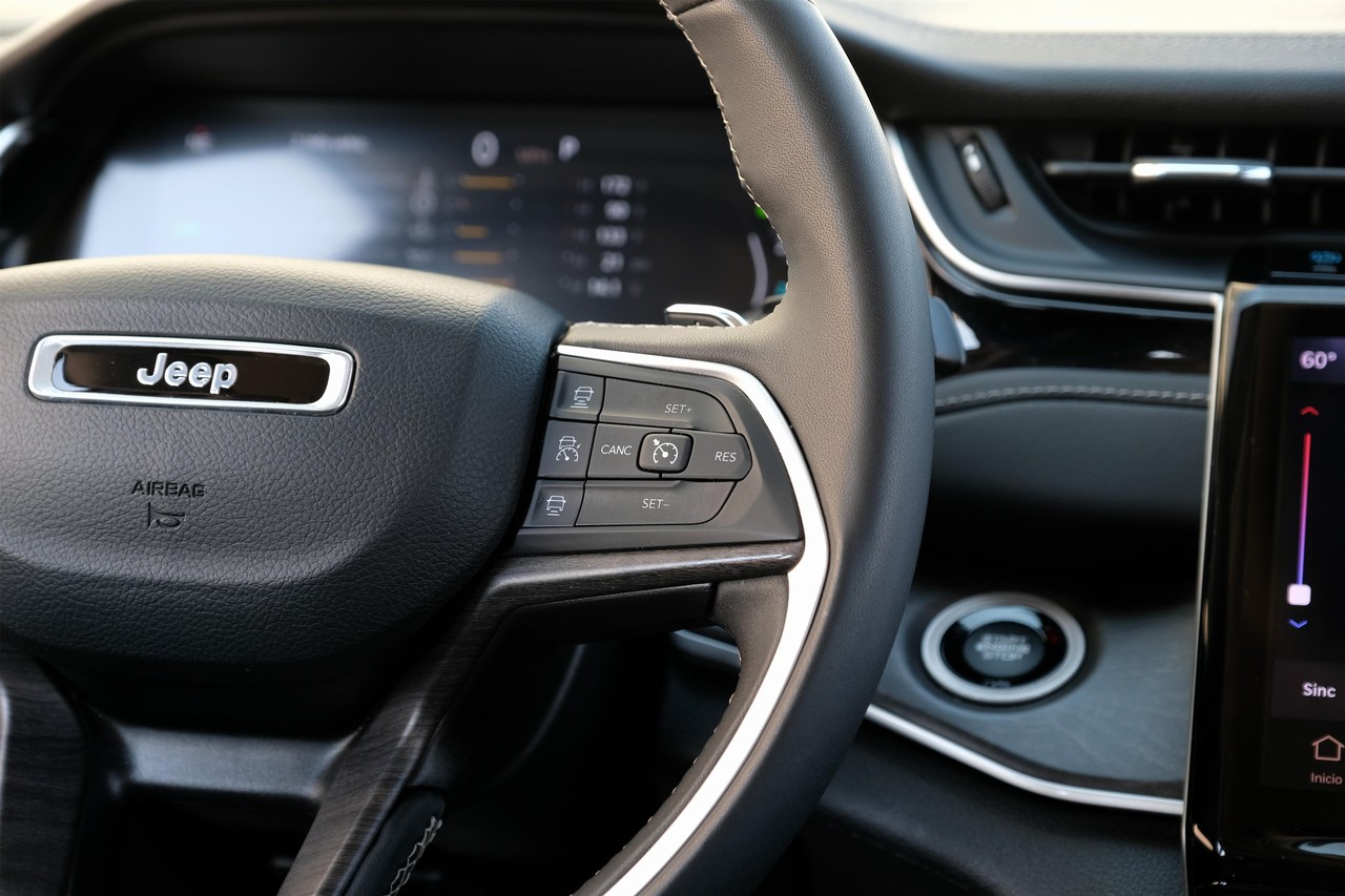 Jeep Grand Cherokee 4xe Vehicle Main Gallery Image 19
