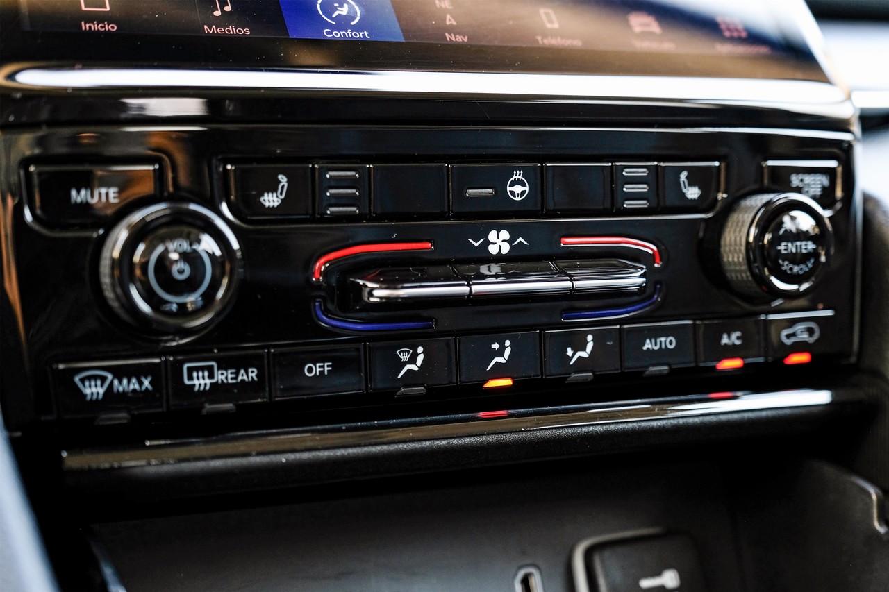 Jeep Grand Cherokee 4xe Vehicle Main Gallery Image 25