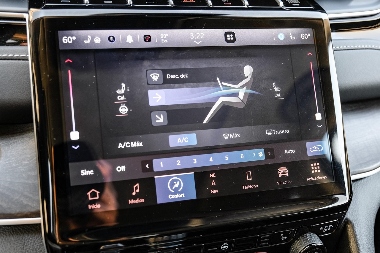 Jeep Grand Cherokee 4xe Vehicle Main Gallery Image 28