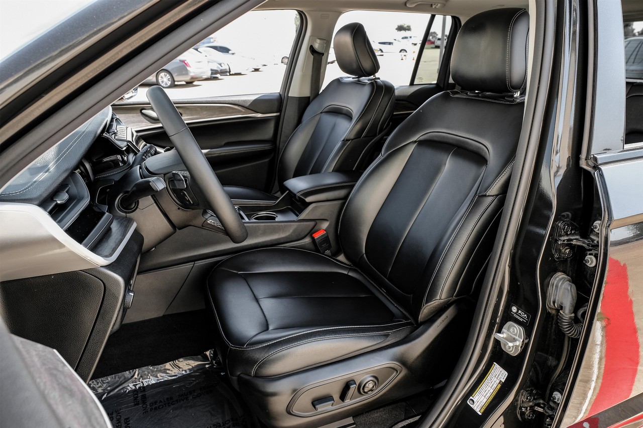 Jeep Grand Cherokee 4xe Vehicle Main Gallery Image 31