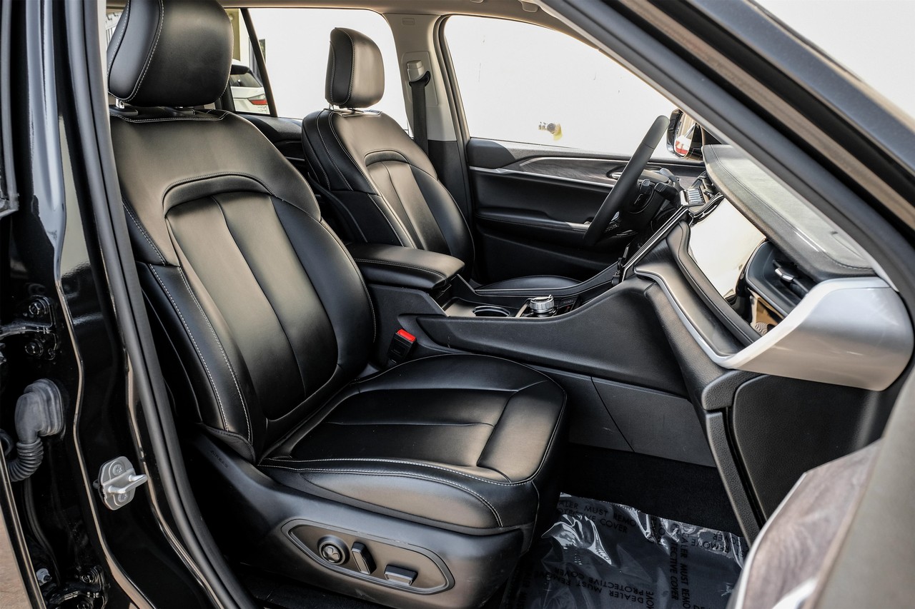 Jeep Grand Cherokee 4xe Vehicle Main Gallery Image 33