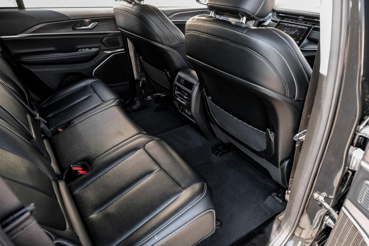 Jeep Grand Cherokee 4xe Vehicle Main Gallery Image 35