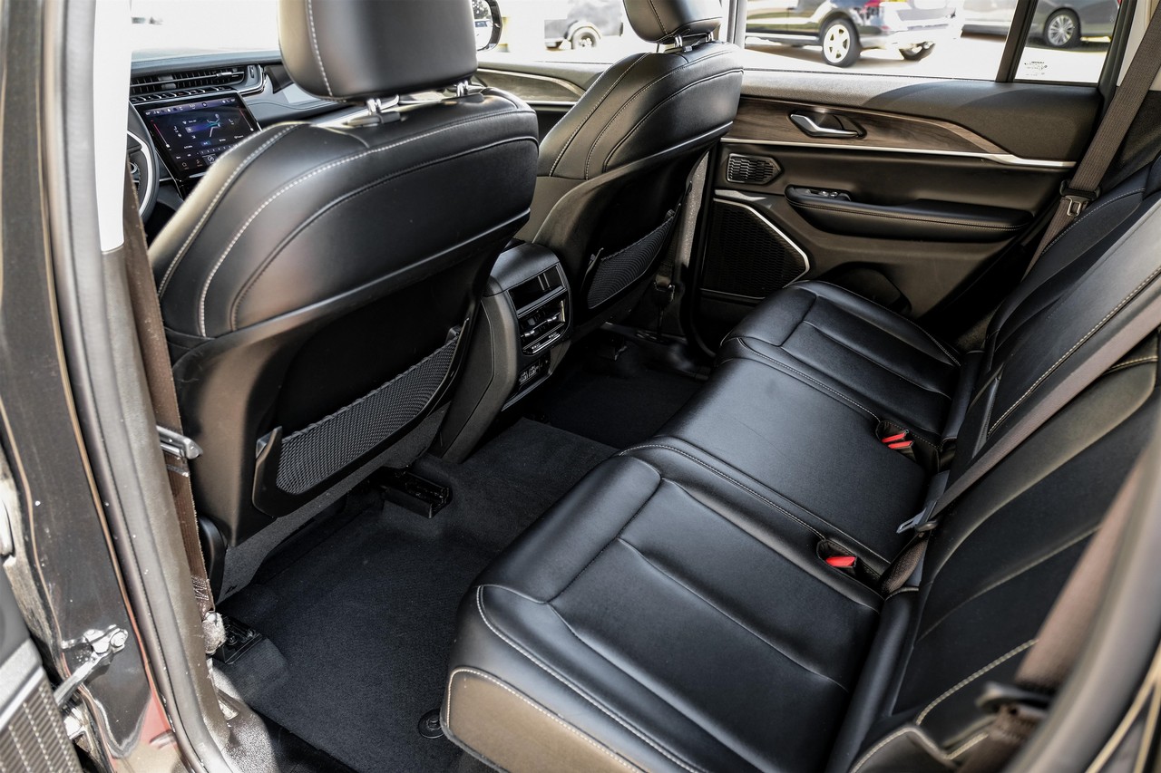 Jeep Grand Cherokee 4xe Vehicle Main Gallery Image 36