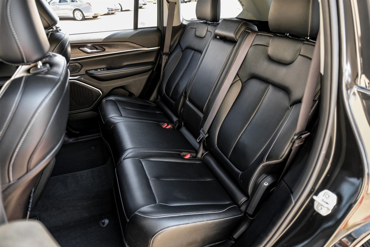 Jeep Grand Cherokee 4xe Vehicle Main Gallery Image 37