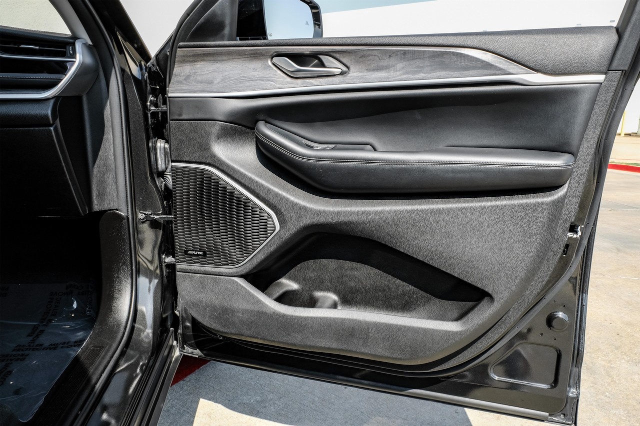 Jeep Grand Cherokee 4xe Vehicle Main Gallery Image 42