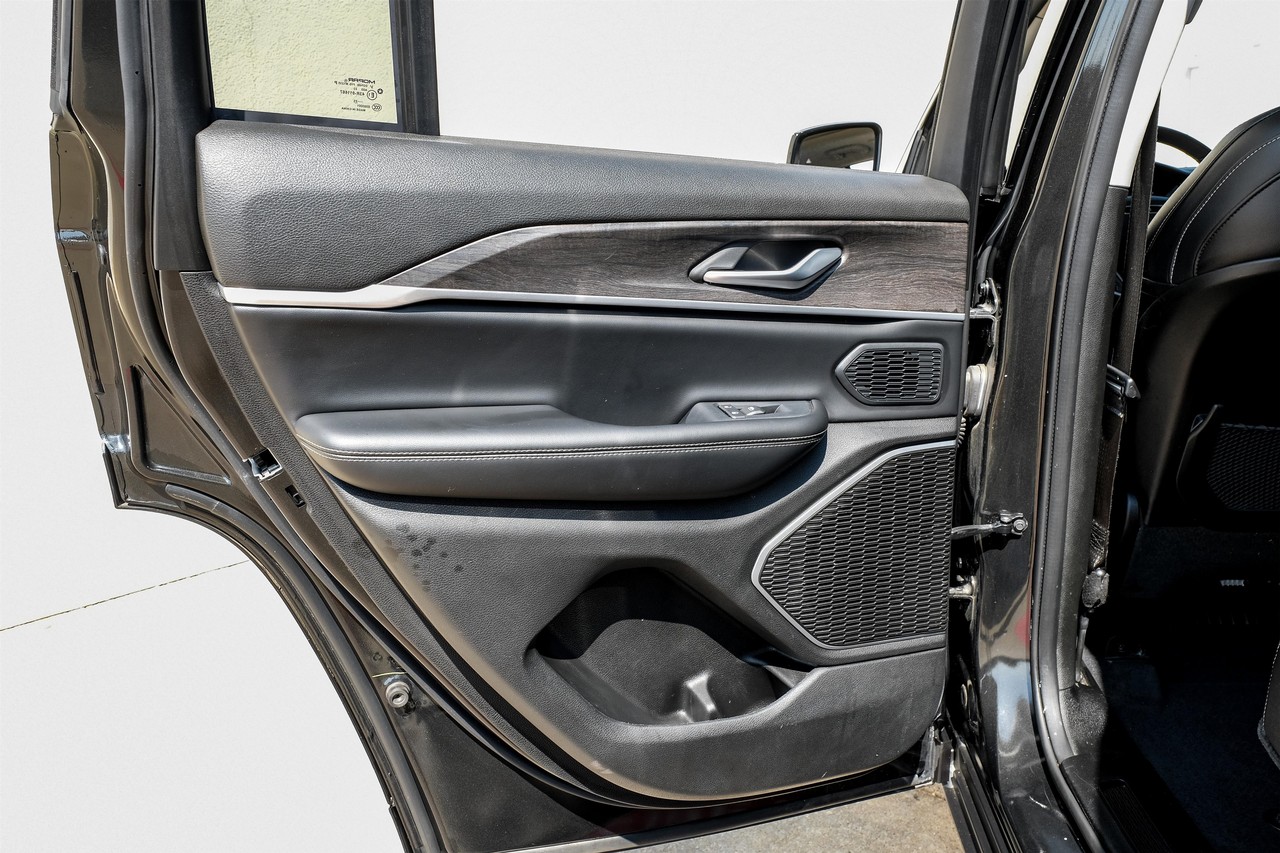 Jeep Grand Cherokee 4xe Vehicle Main Gallery Image 43