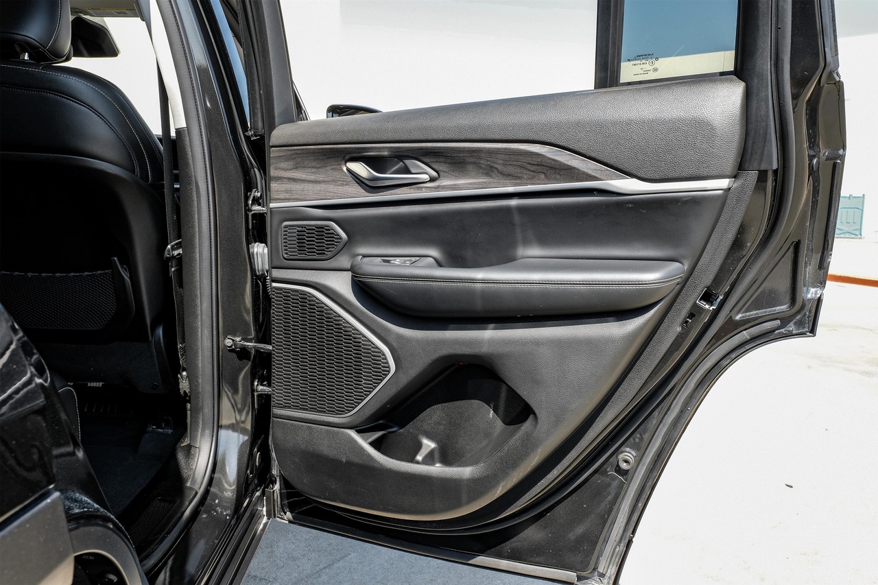 Jeep Grand Cherokee 4xe Vehicle Main Gallery Image 44