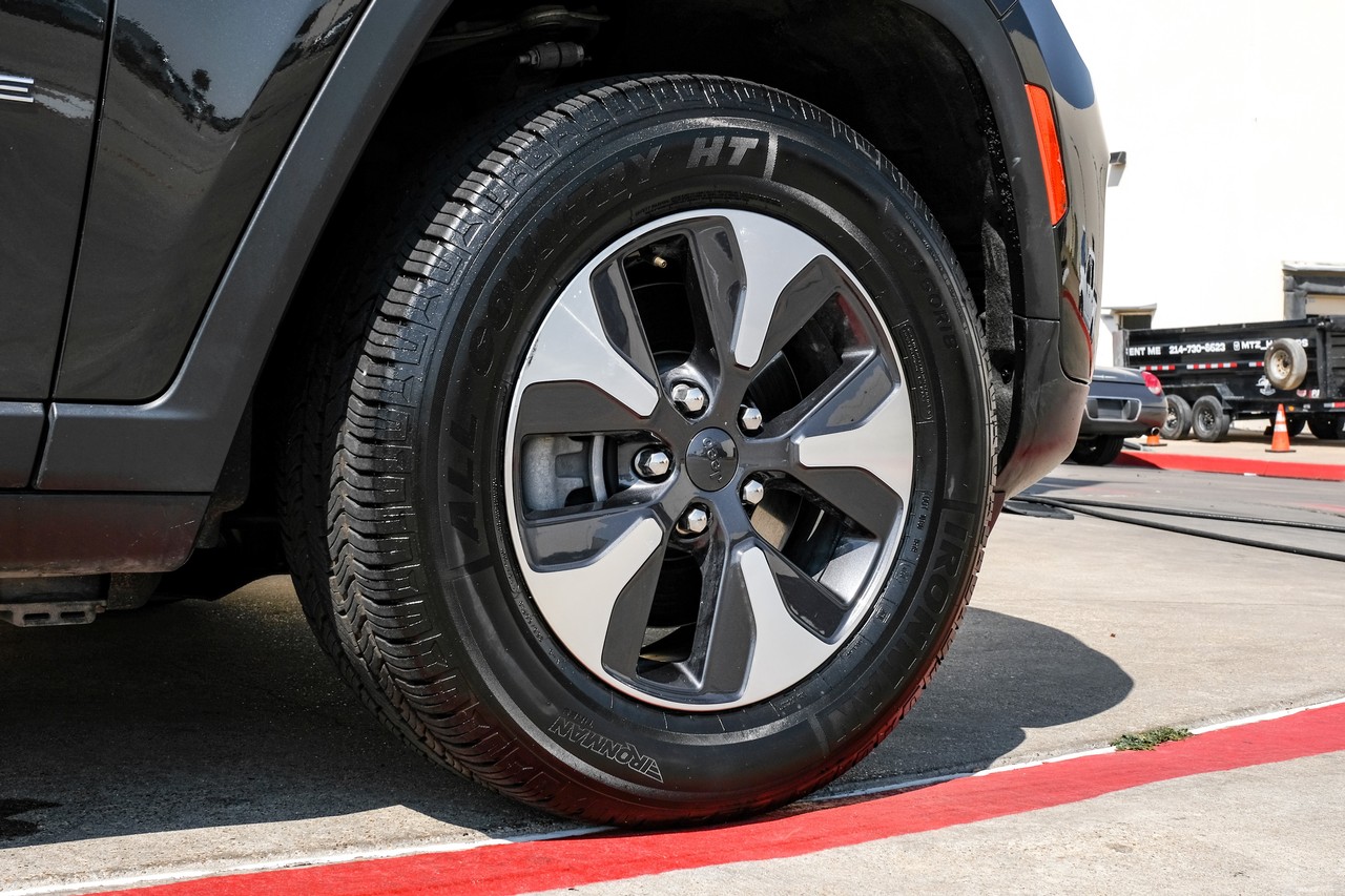 Jeep Grand Cherokee 4xe Vehicle Main Gallery Image 50