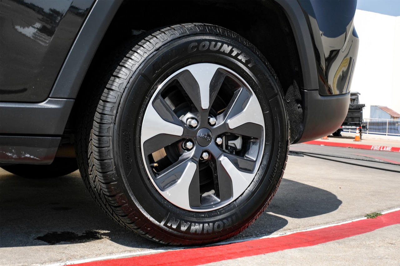 Jeep Grand Cherokee 4xe Vehicle Main Gallery Image 52