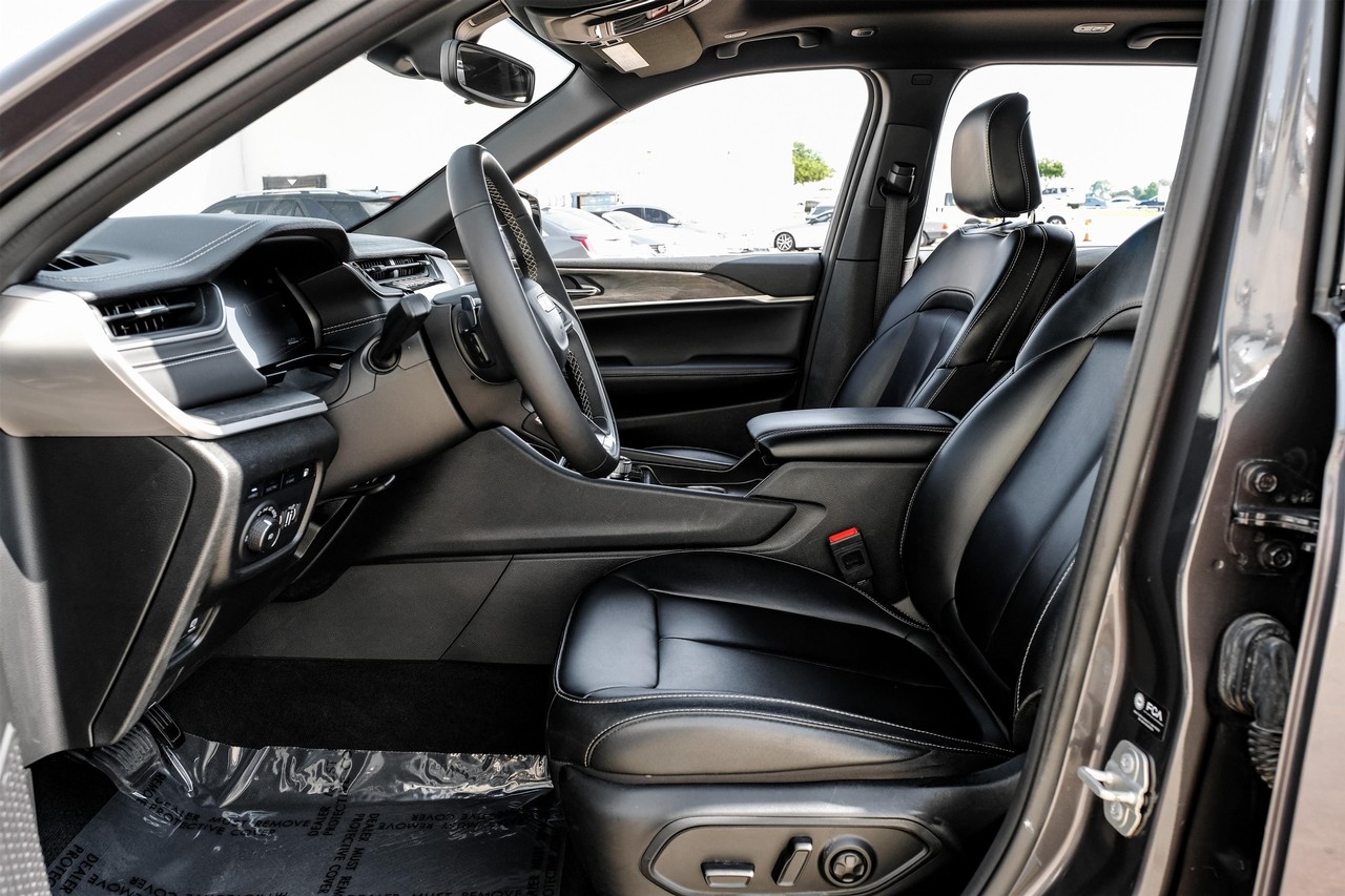 Jeep Grand Cherokee 4xe Vehicle Main Gallery Image 04