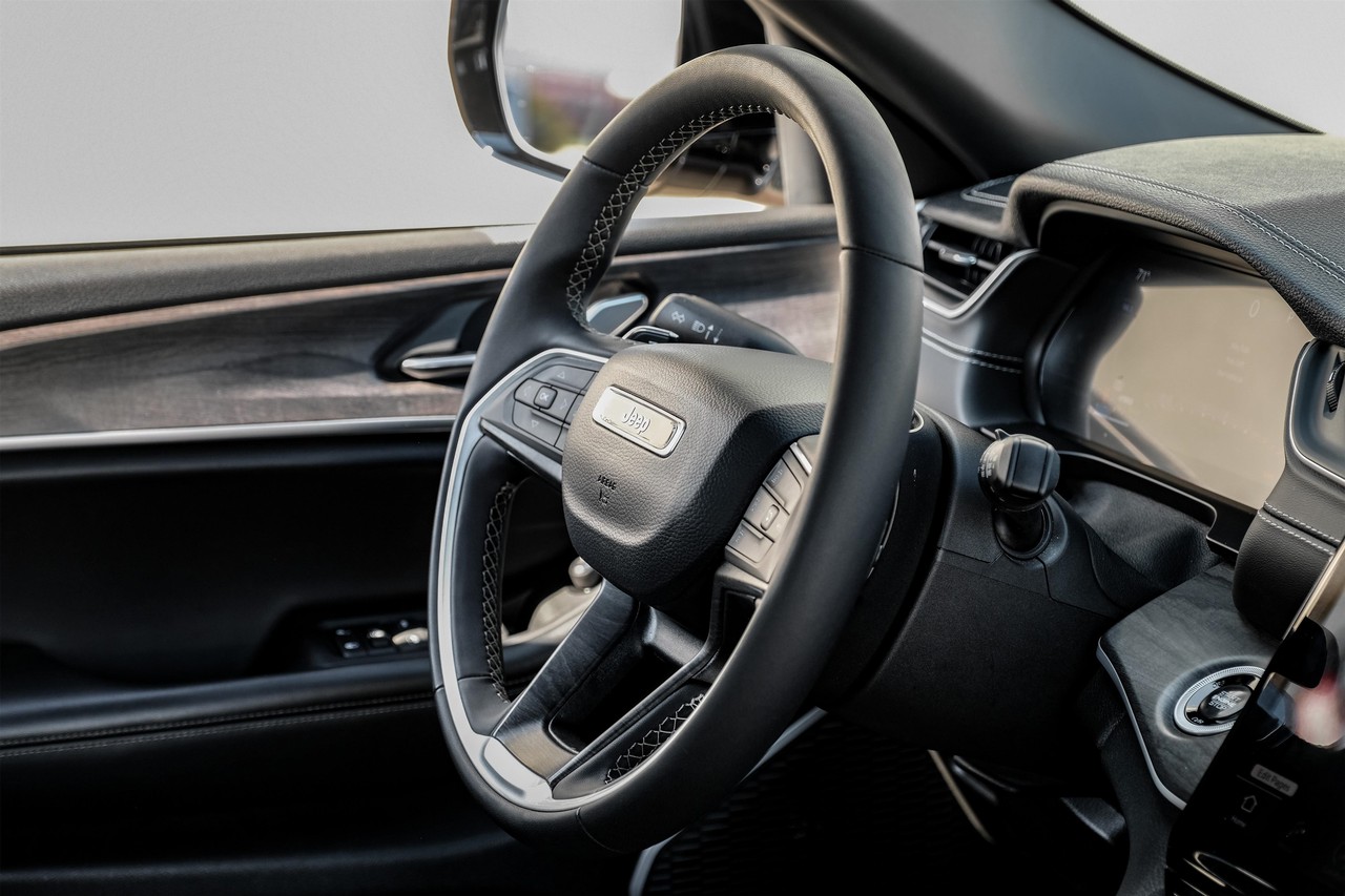 Jeep Grand Cherokee 4xe Vehicle Main Gallery Image 14