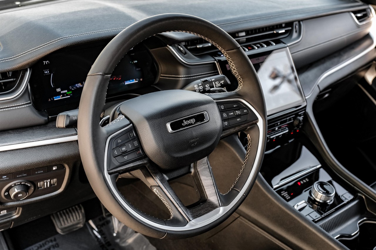 Jeep Grand Cherokee 4xe Vehicle Main Gallery Image 16