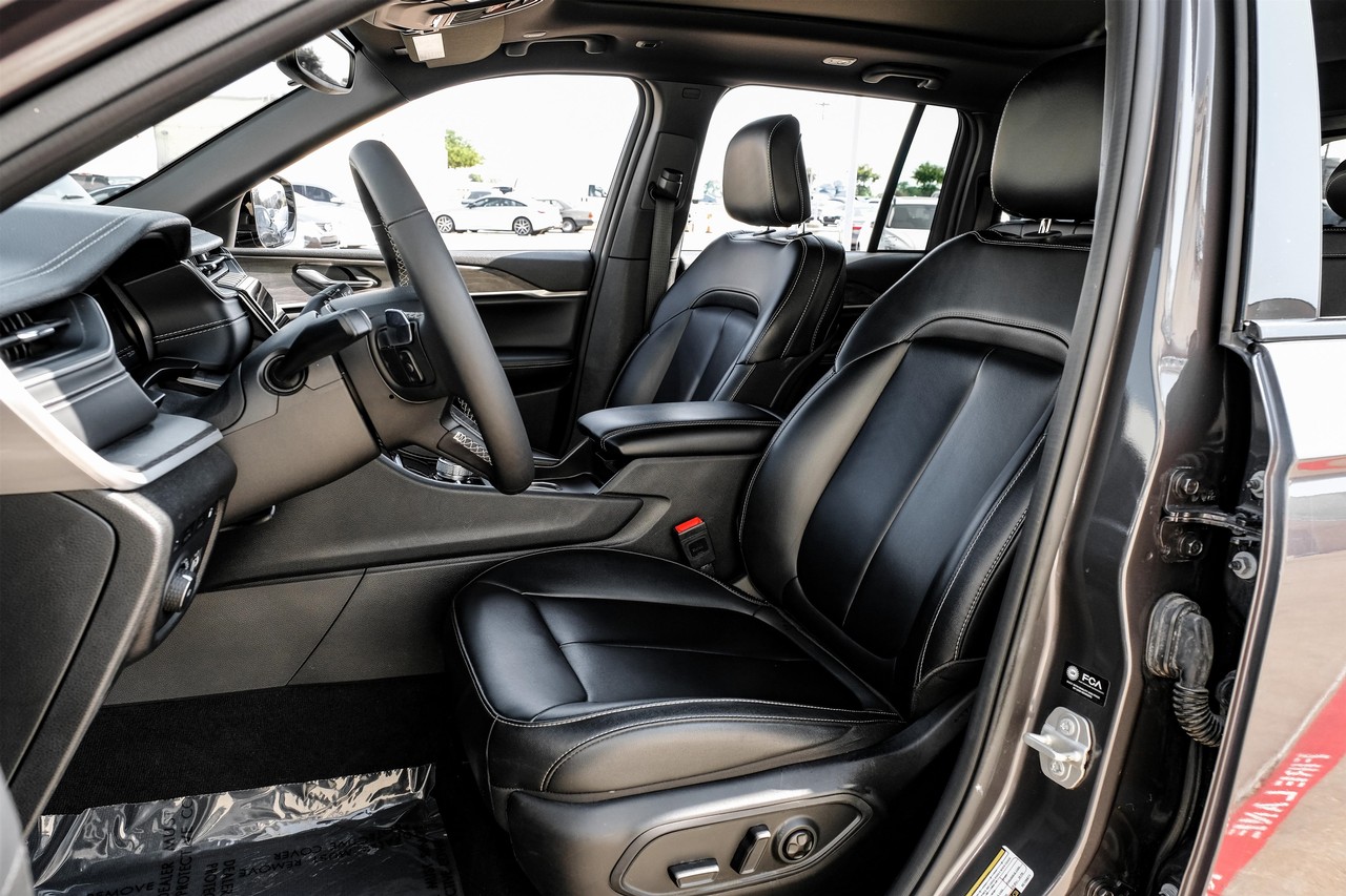 Jeep Grand Cherokee 4xe Vehicle Main Gallery Image 27