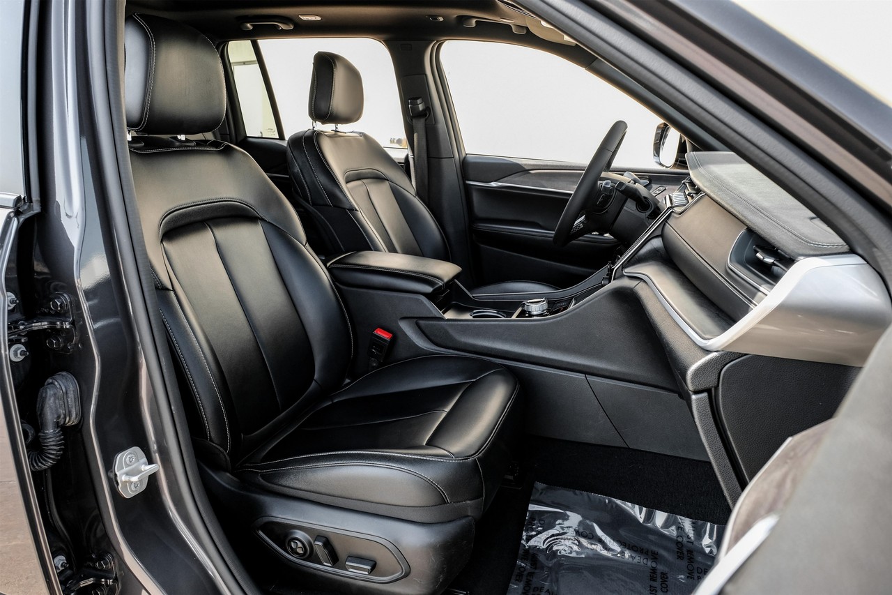Jeep Grand Cherokee 4xe Vehicle Main Gallery Image 29
