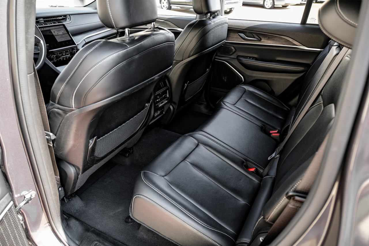 Jeep Grand Cherokee 4xe Vehicle Main Gallery Image 32