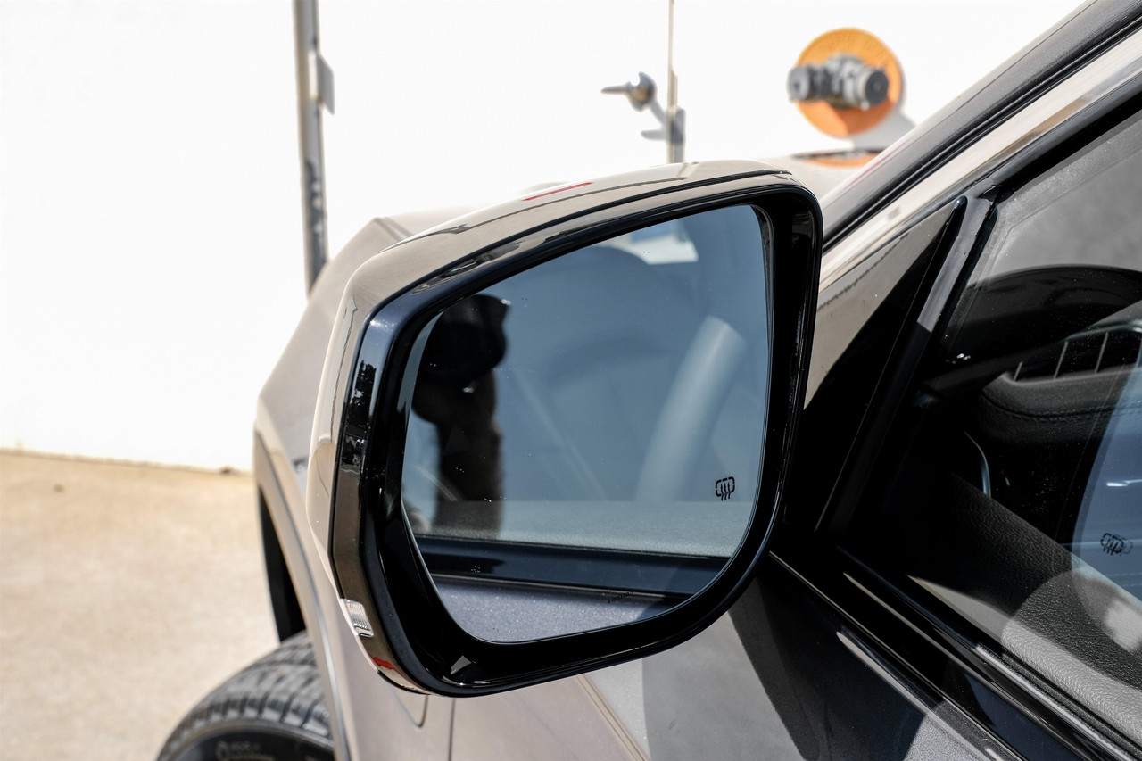 Jeep Grand Cherokee 4xe Vehicle Main Gallery Image 35