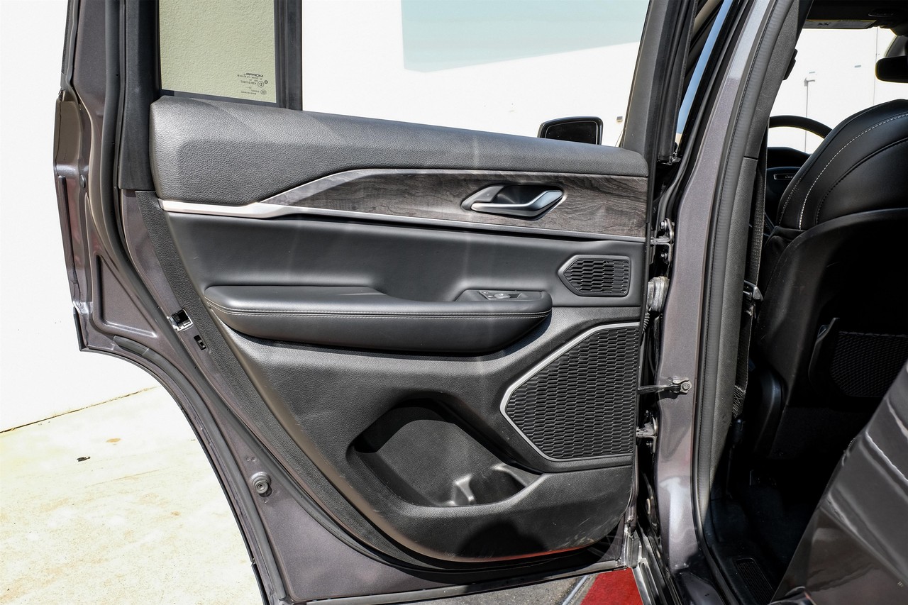 Jeep Grand Cherokee 4xe Vehicle Main Gallery Image 39