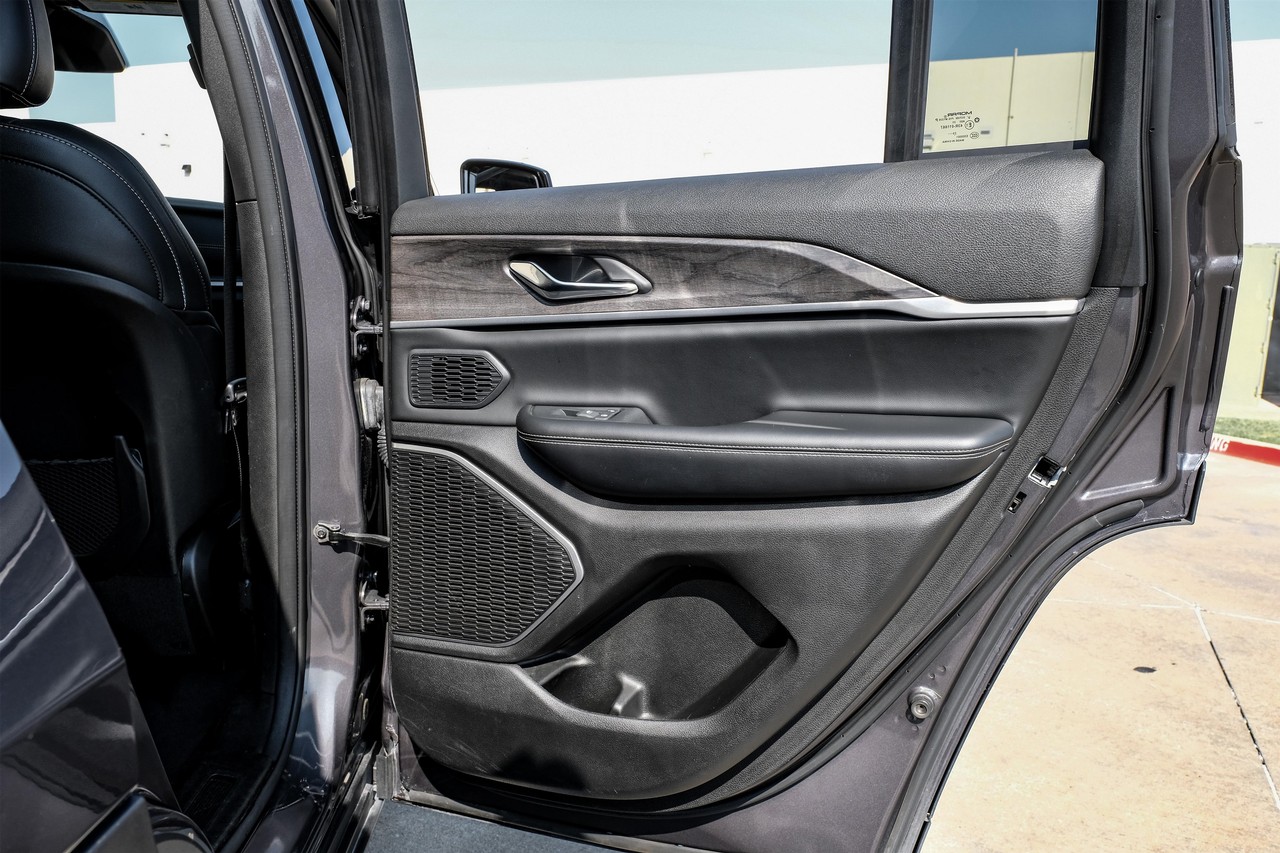 Jeep Grand Cherokee 4xe Vehicle Main Gallery Image 40