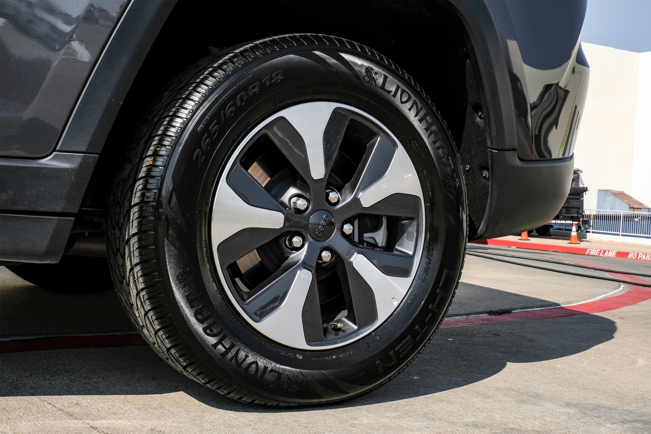 Jeep Grand Cherokee 4xe Vehicle Main Gallery Image 48