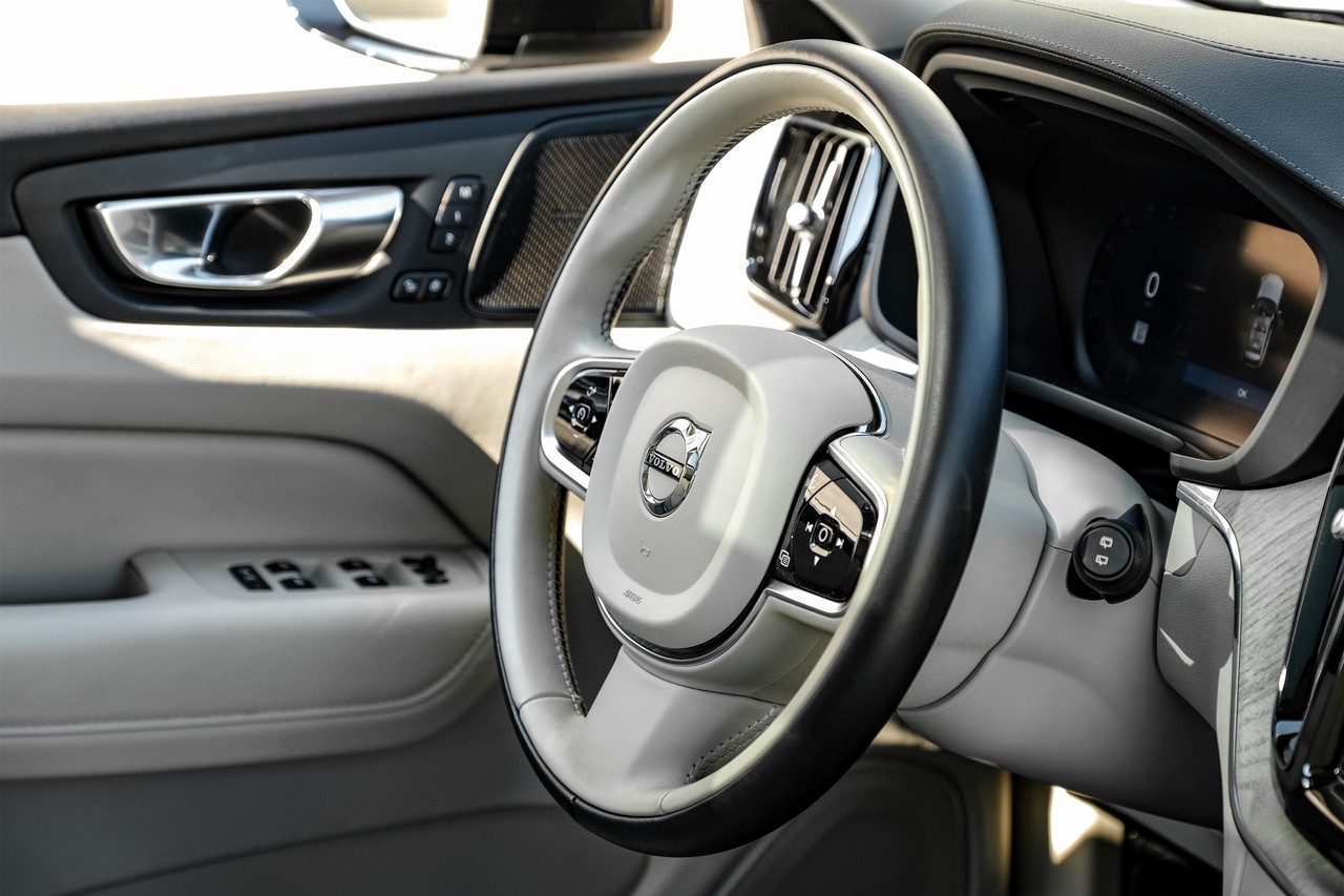 Volvo XC60 Vehicle Main Gallery Image 14