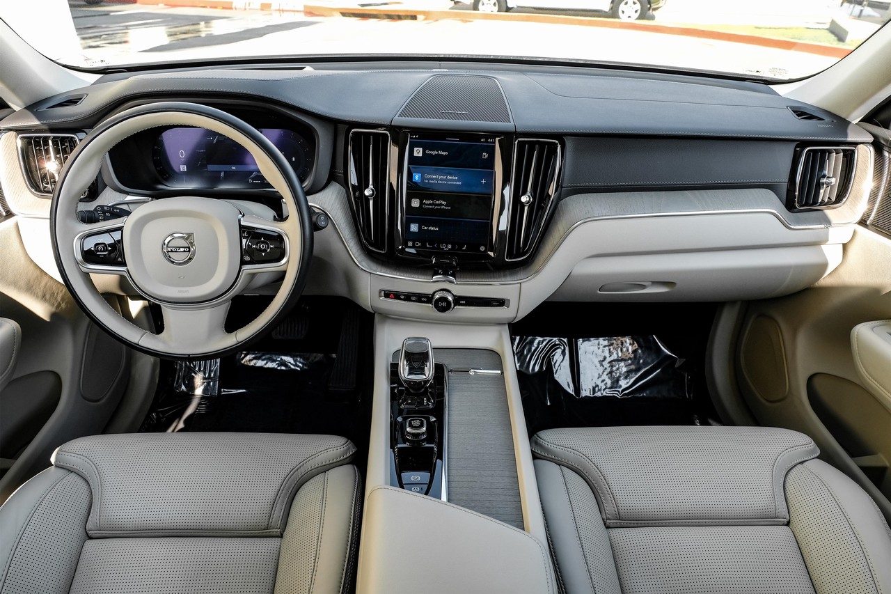 Volvo XC60 Vehicle Main Gallery Image 15