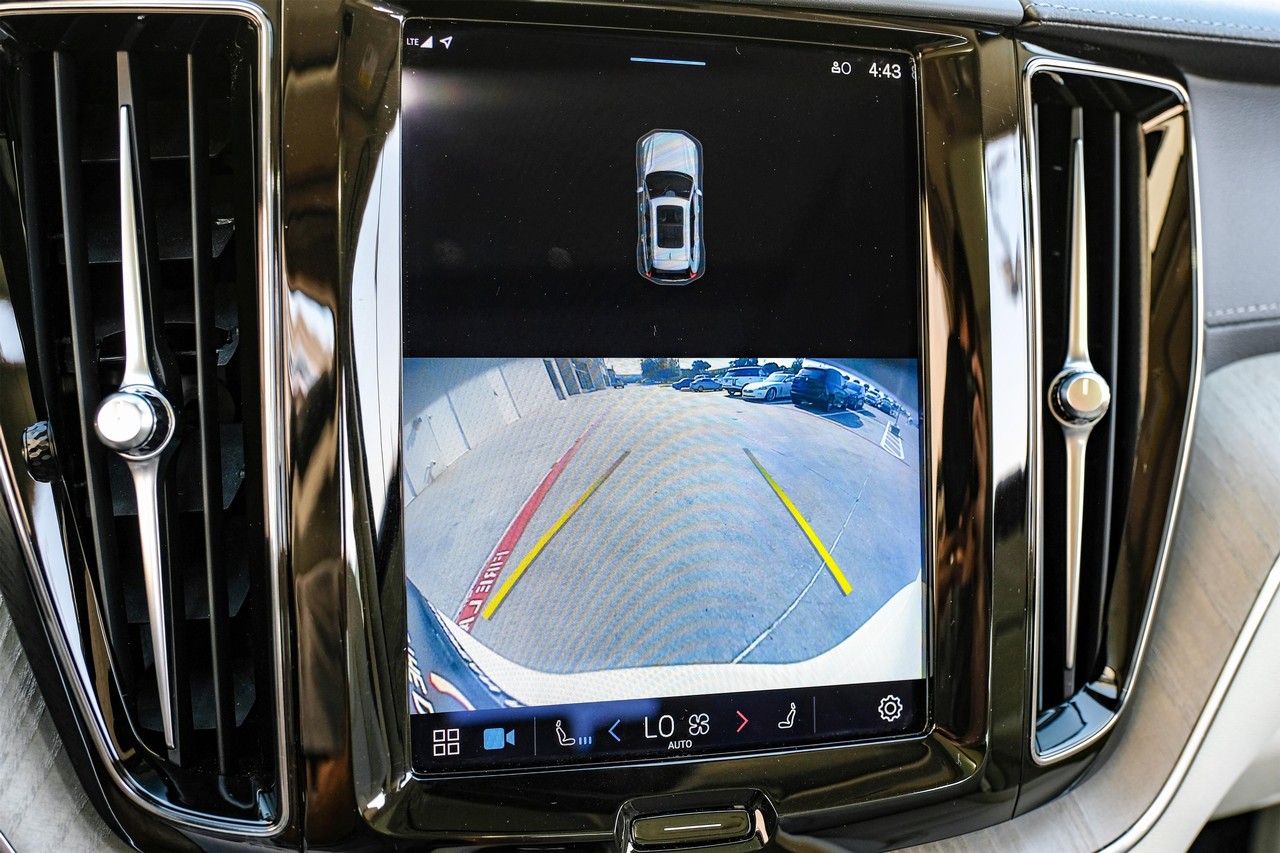 Volvo XC60 Vehicle Main Gallery Image 22