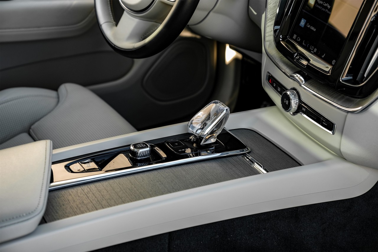 Volvo XC60 Vehicle Main Gallery Image 23