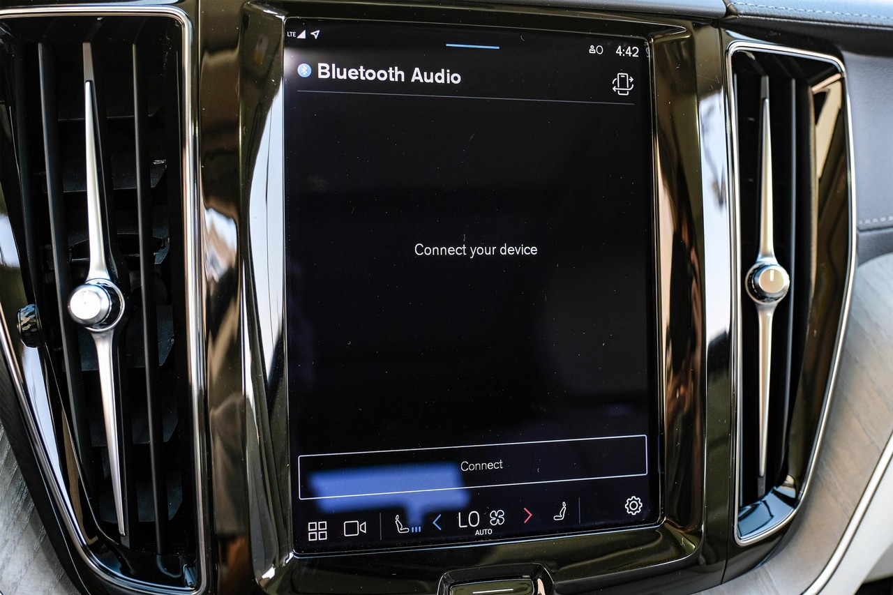 Volvo XC60 Vehicle Main Gallery Image 28