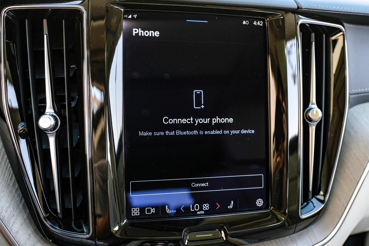 Volvo XC60 Vehicle Main Gallery Image 30