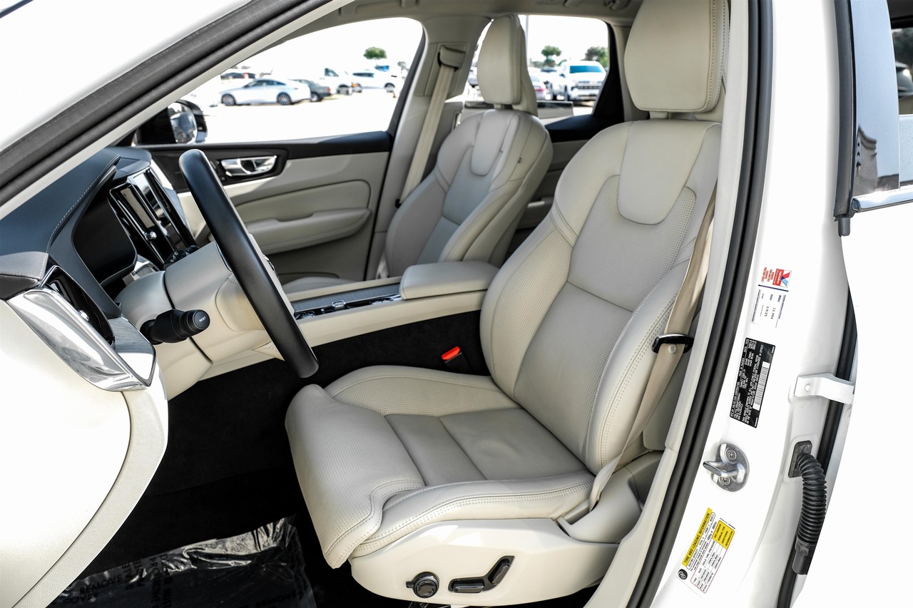 Volvo XC60 Vehicle Main Gallery Image 31