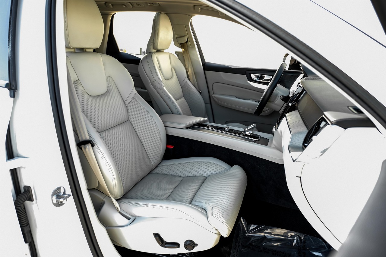 Volvo XC60 Vehicle Main Gallery Image 33