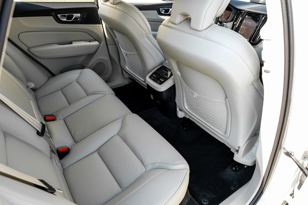 Volvo XC60 Vehicle Main Gallery Image 35