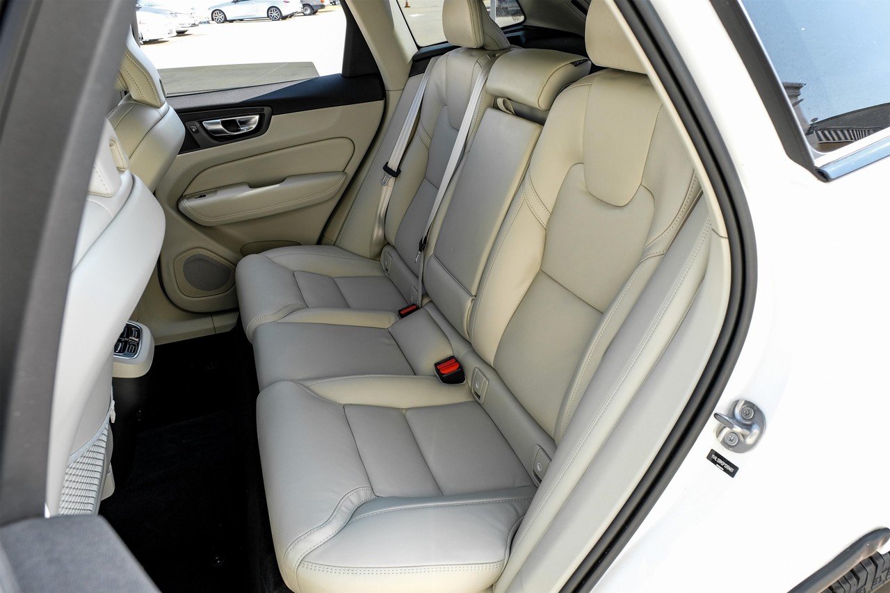 Volvo XC60 Vehicle Main Gallery Image 37