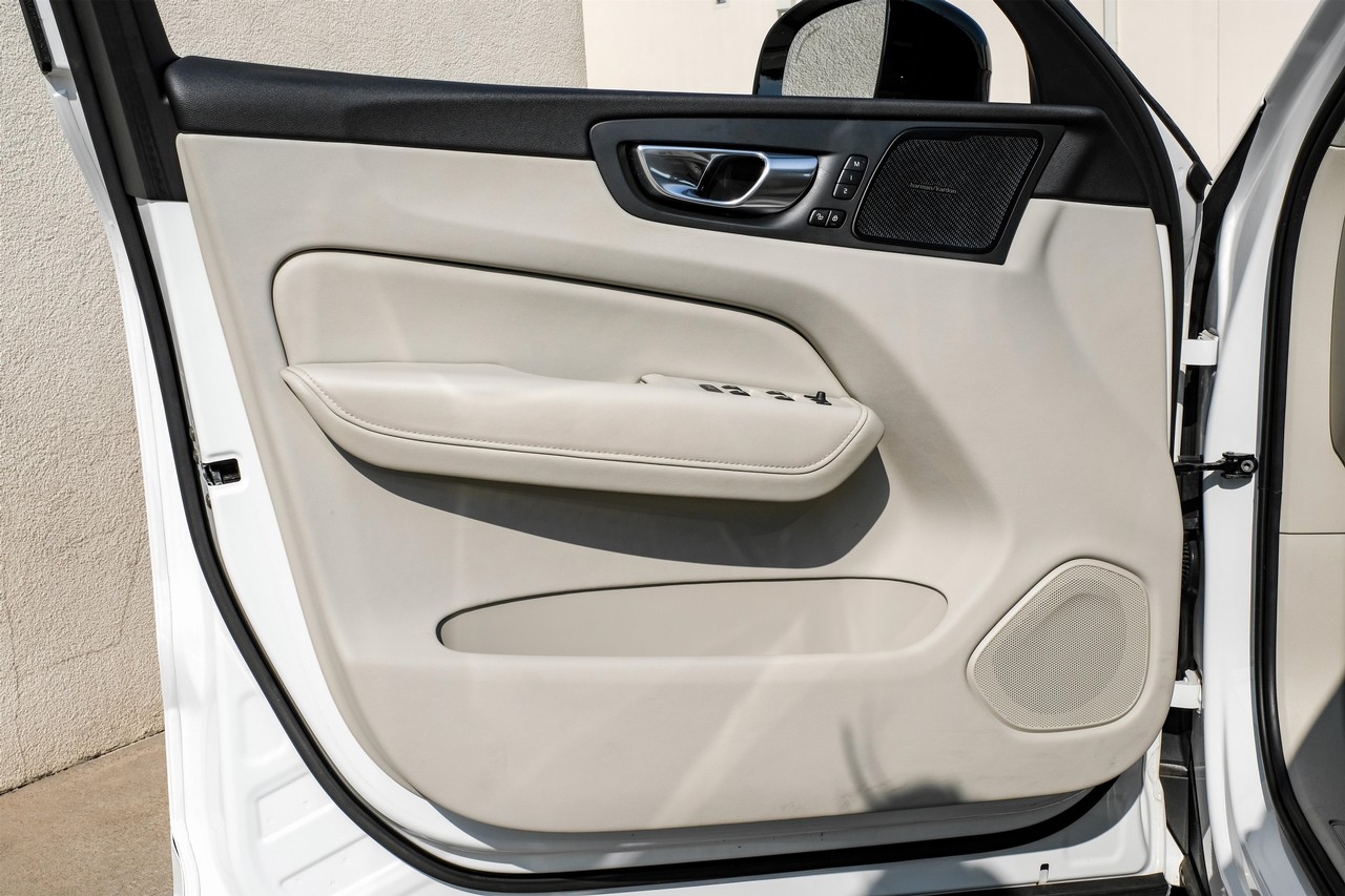 Volvo XC60 Vehicle Main Gallery Image 40