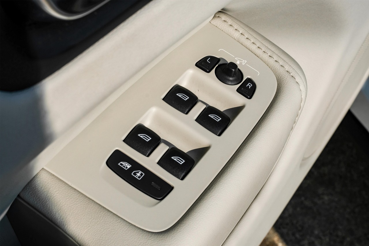 Volvo XC60 Vehicle Main Gallery Image 41