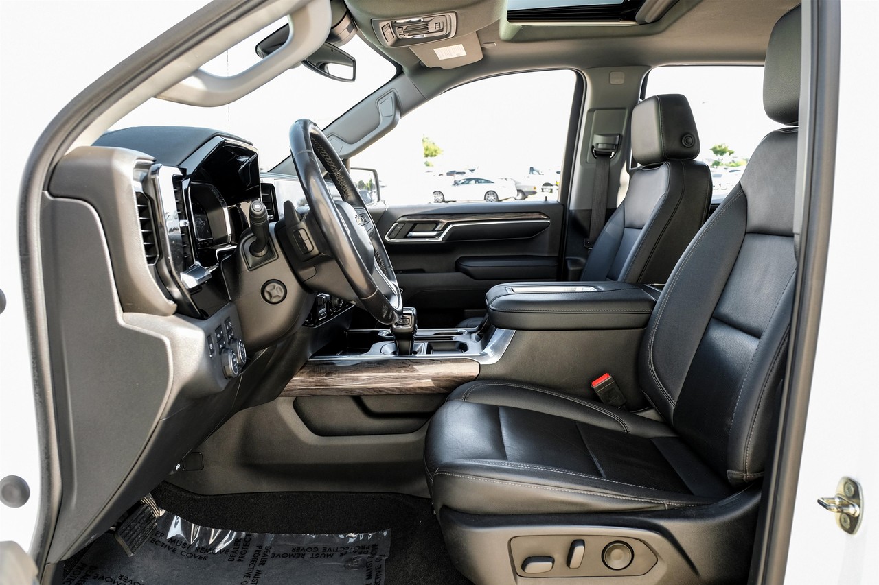 Chevrolet Silverado 1500 Vehicle Main Gallery Image 04