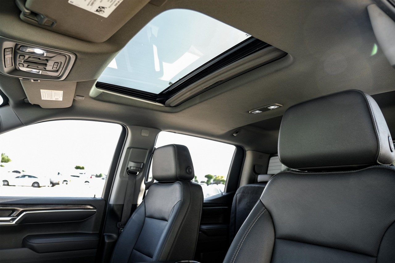 Chevrolet Silverado 1500 Vehicle Main Gallery Image 05