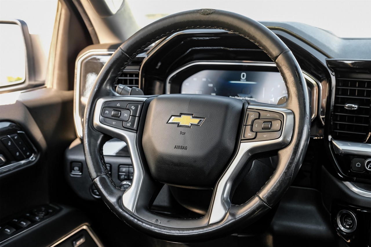 Chevrolet Silverado 1500 Vehicle Main Gallery Image 17