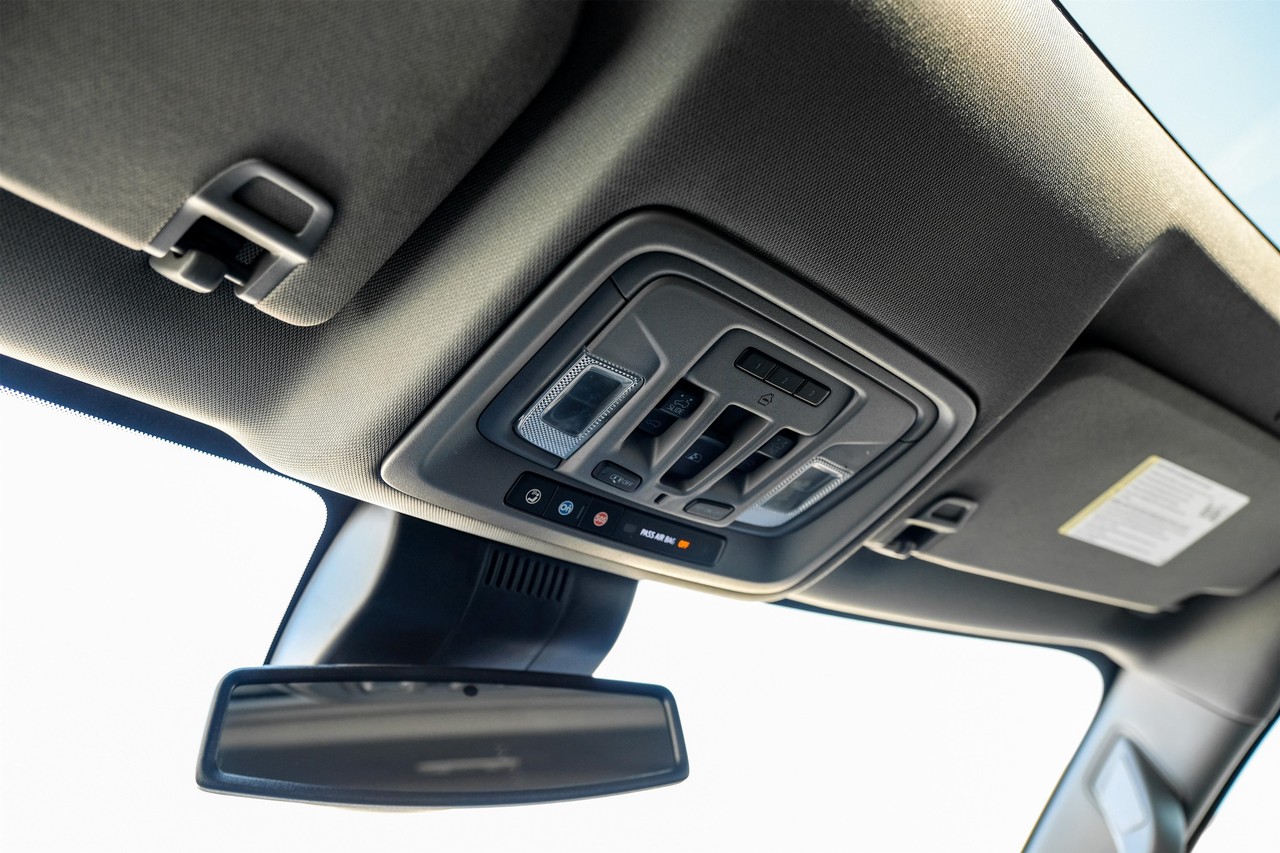 Chevrolet Silverado 1500 Vehicle Main Gallery Image 26