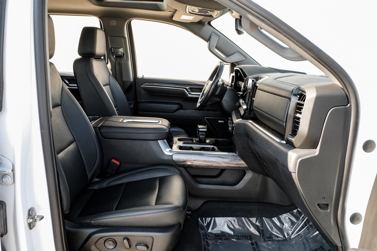 Chevrolet Silverado 1500 Vehicle Main Gallery Image 32