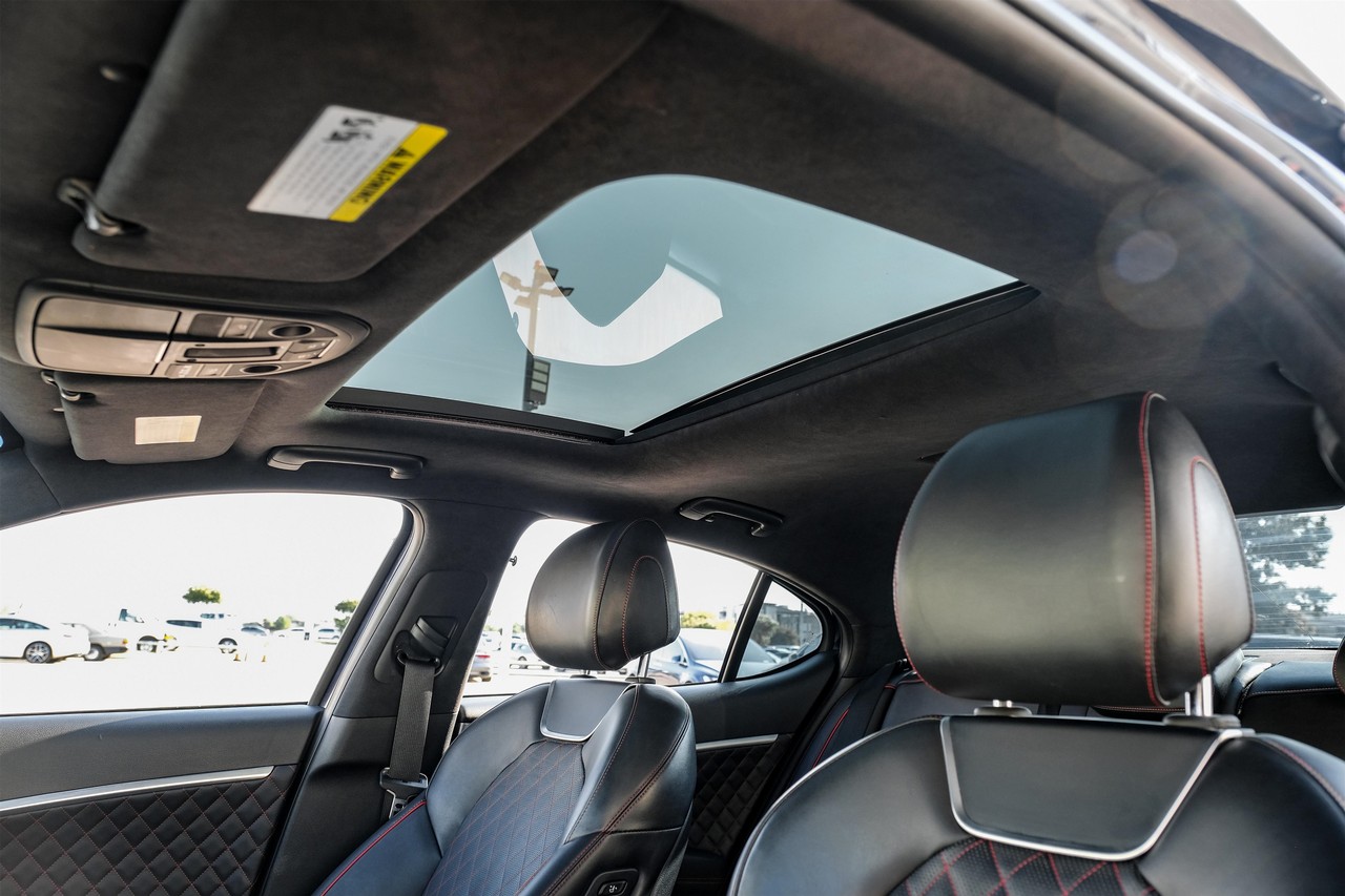 Genesis G70 Vehicle Main Gallery Image 05