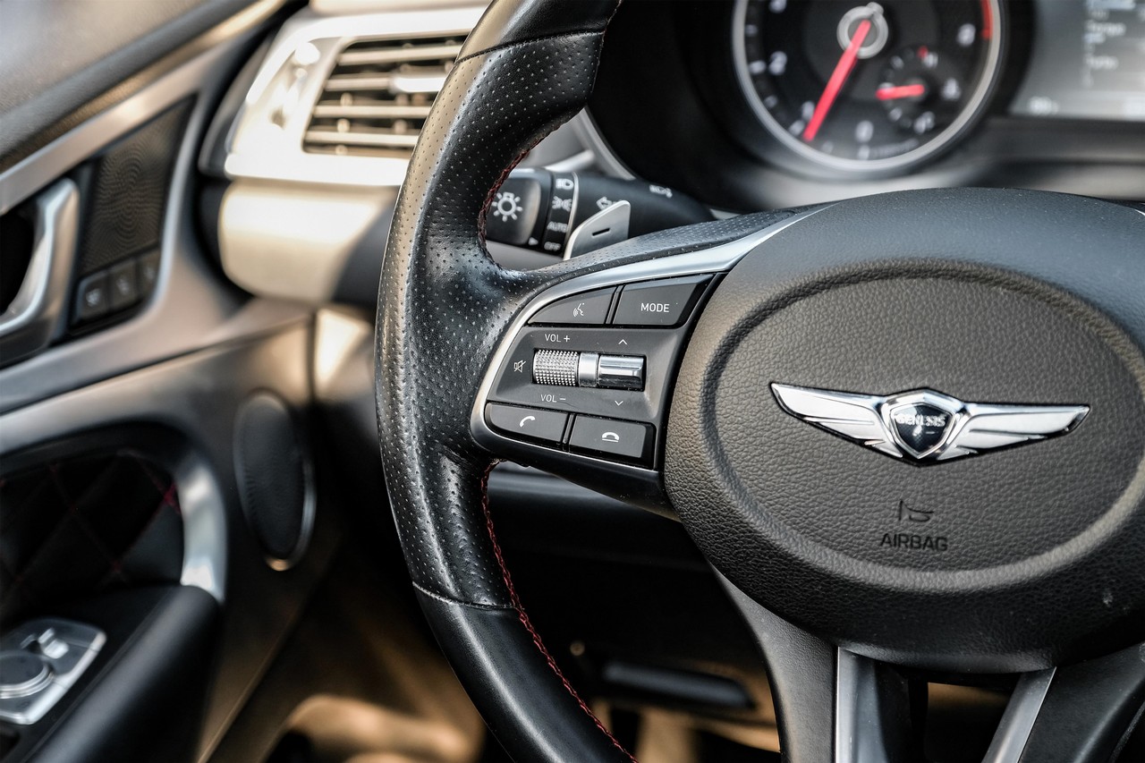 Genesis G70 Vehicle Main Gallery Image 17