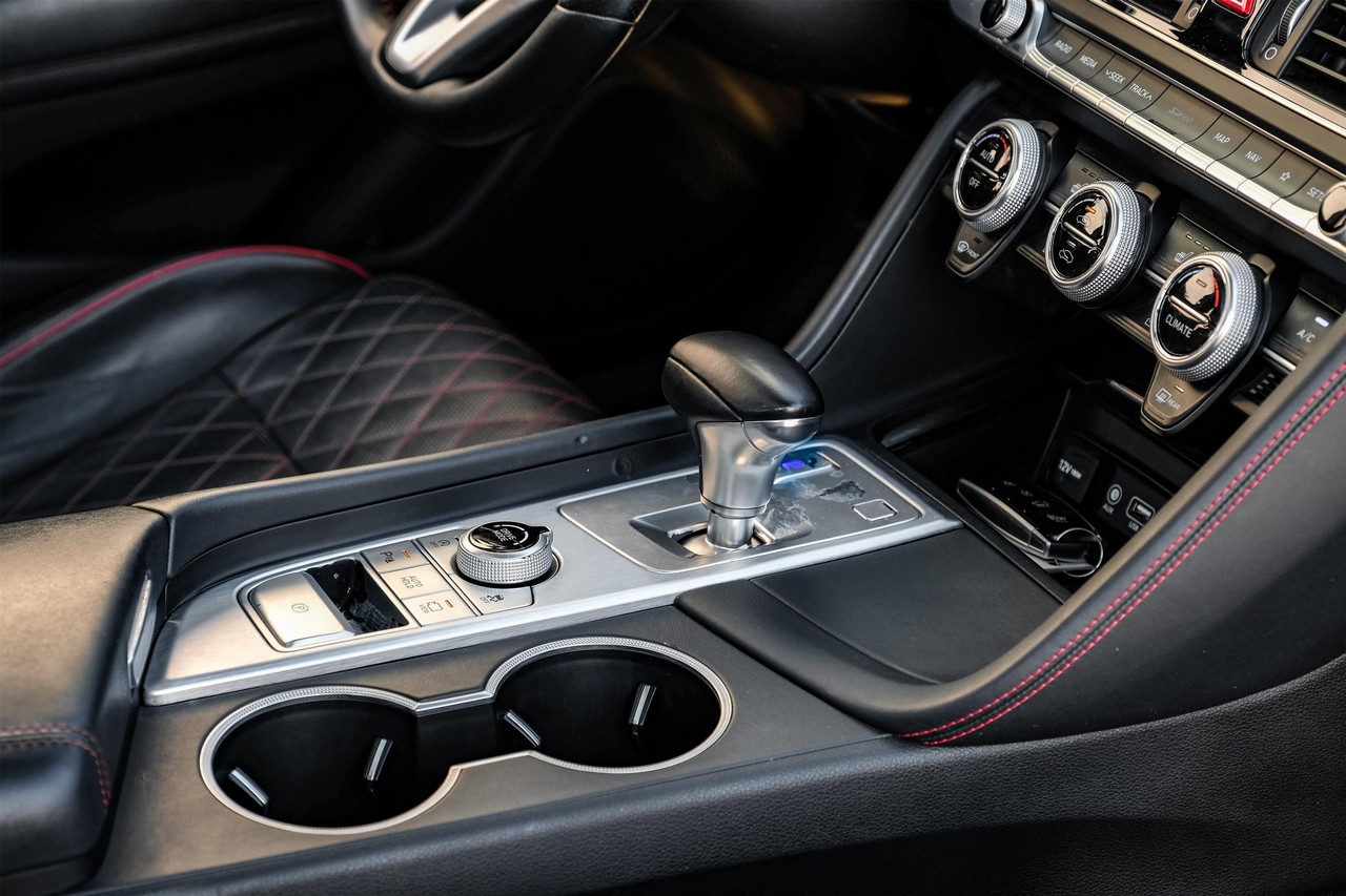 Genesis G70 Vehicle Main Gallery Image 21