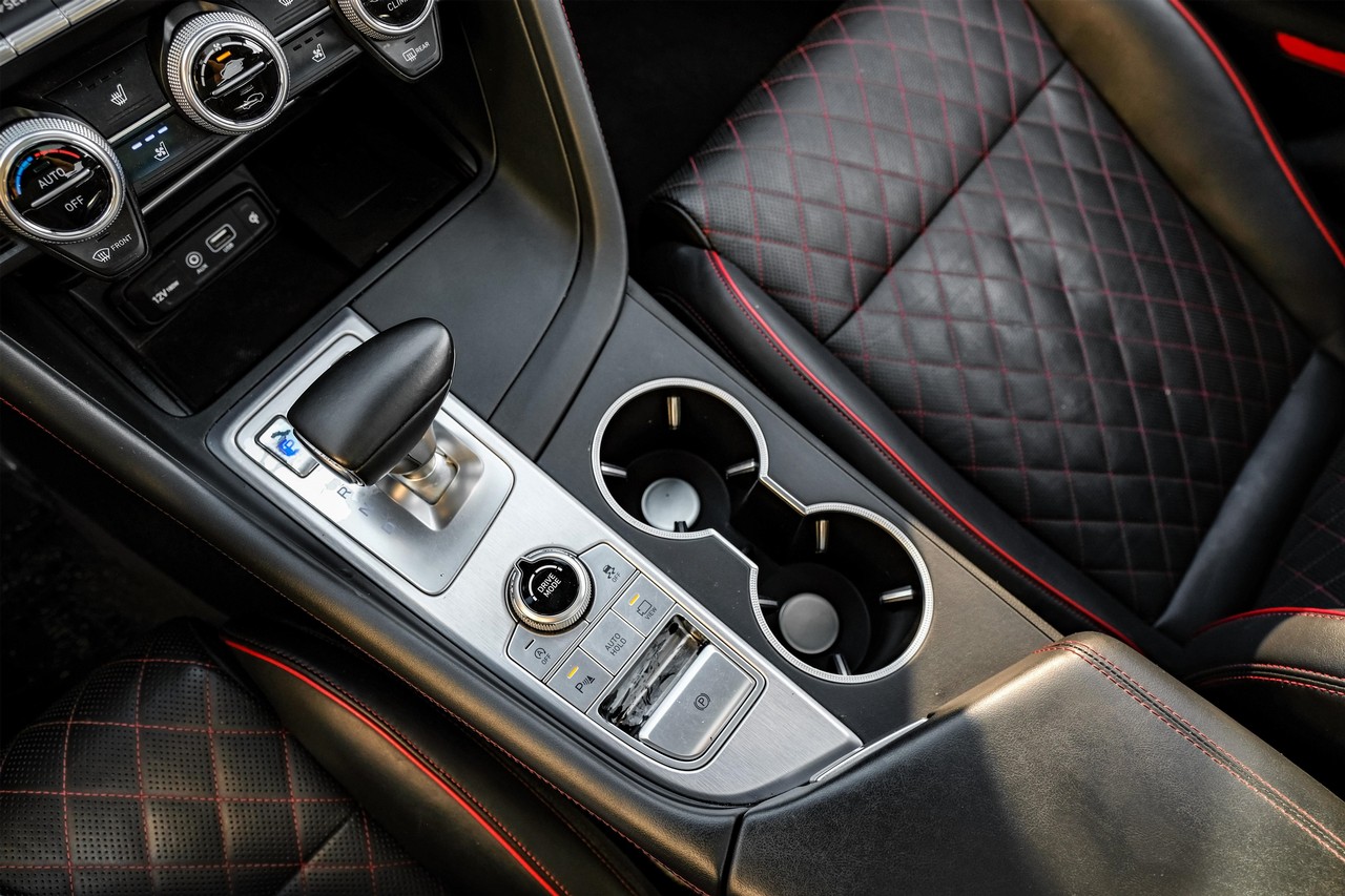 Genesis G70 Vehicle Main Gallery Image 22