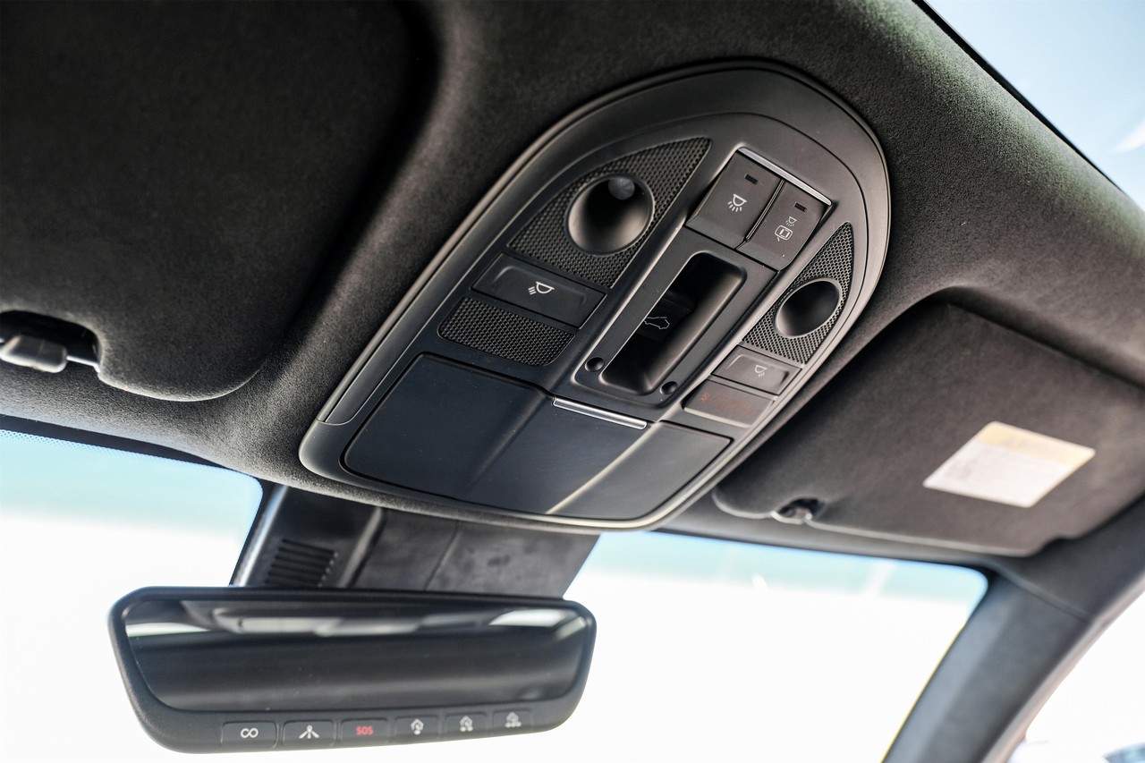 Genesis G70 Vehicle Main Gallery Image 24