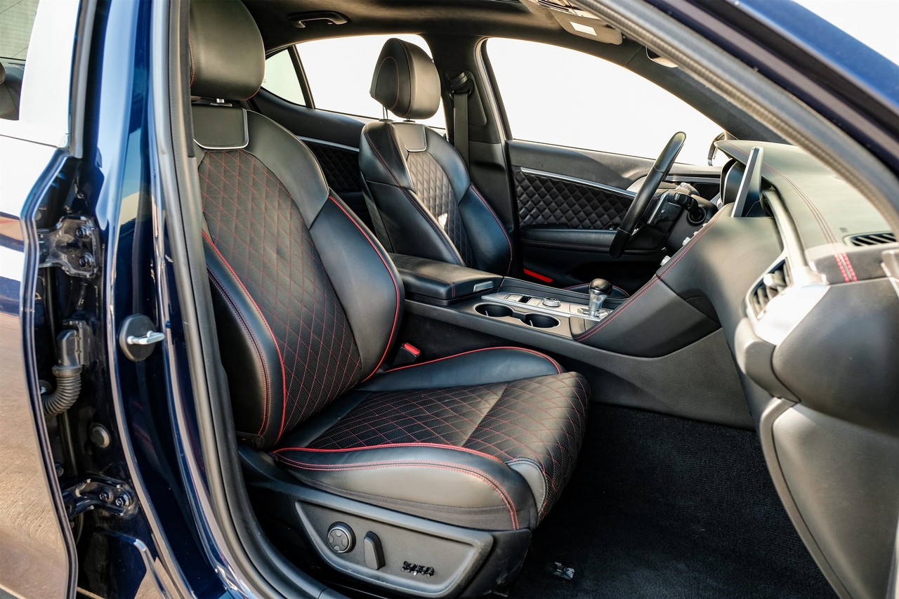 Genesis G70 Vehicle Main Gallery Image 30