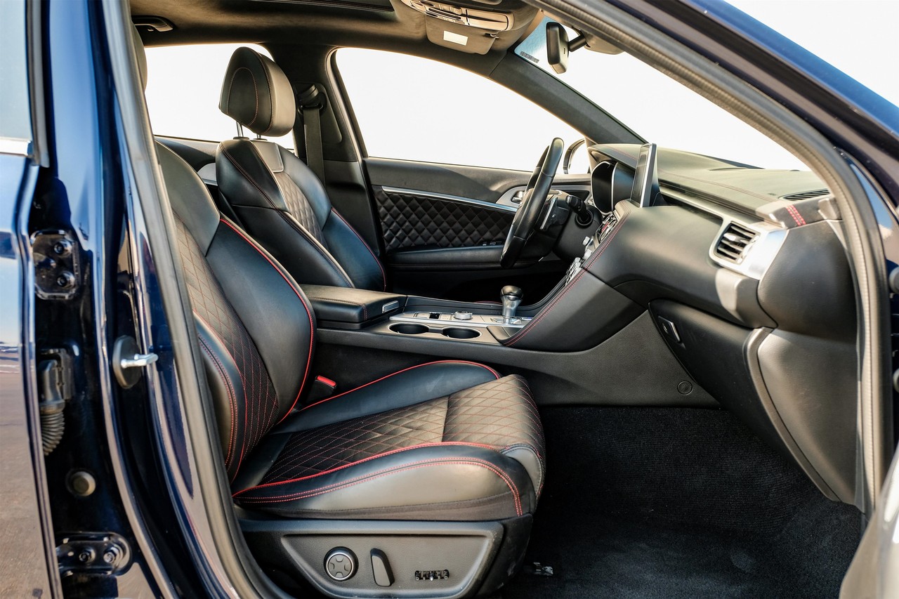 Genesis G70 Vehicle Main Gallery Image 31