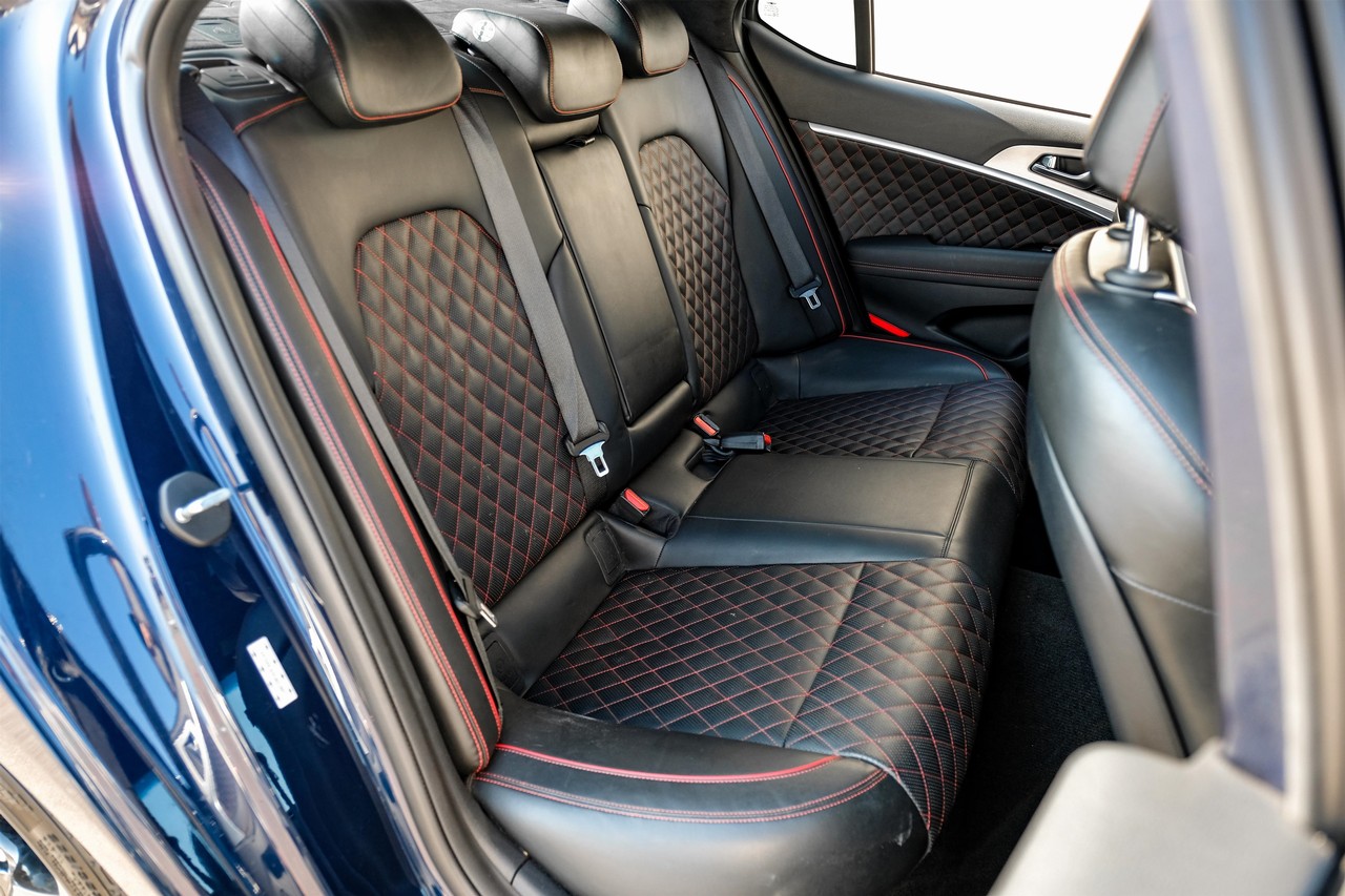 Genesis G70 Vehicle Main Gallery Image 32