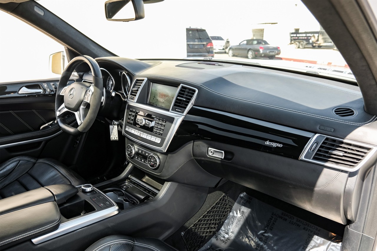 Mercedes-Benz GL-Class Vehicle Main Gallery Image 12